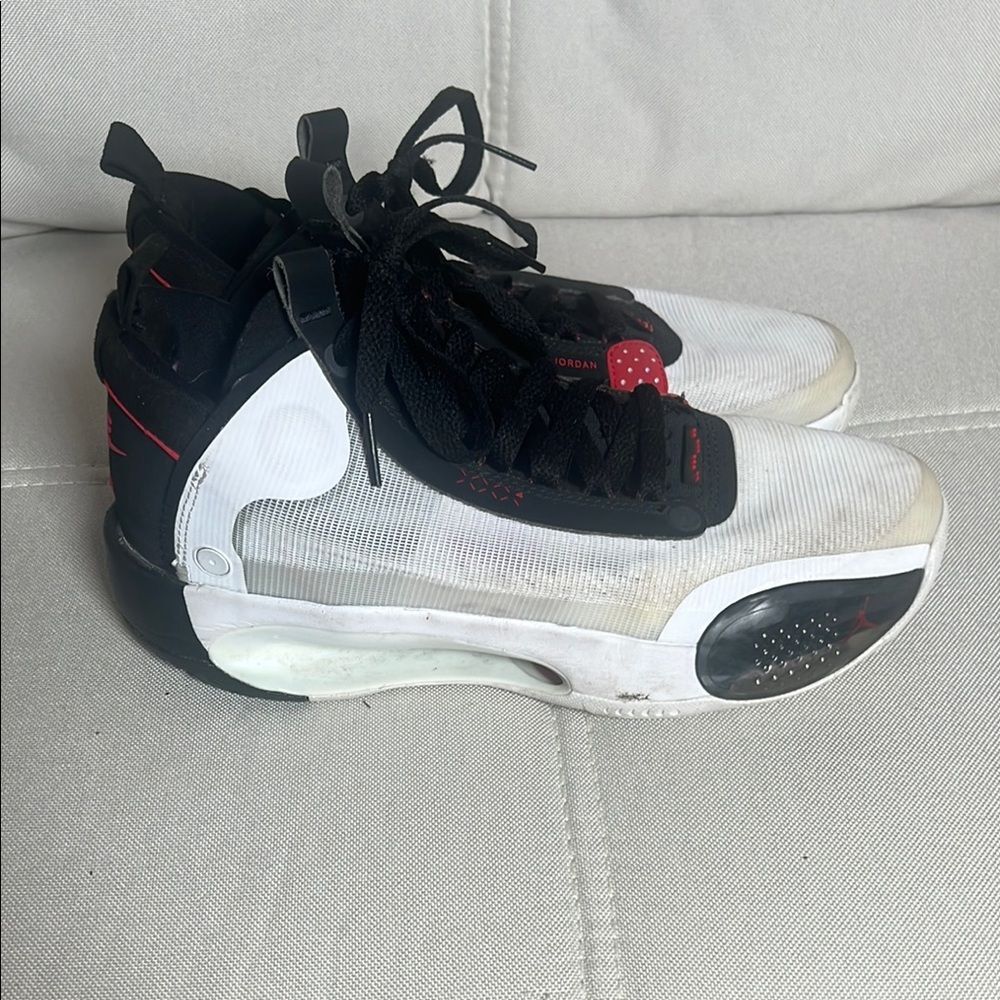 Nike Air Jordan Men’s Black & White Athletic Shoes Size 6.5